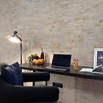 The Hangar Loft - Leonoardo, Center & Parking アパート *