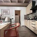The Hangar Loft - Leonoardo, Center & Parking アパート