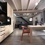 アパート The Hangar Loft - Leonoardo, Center & Parking セスト・カレンデ