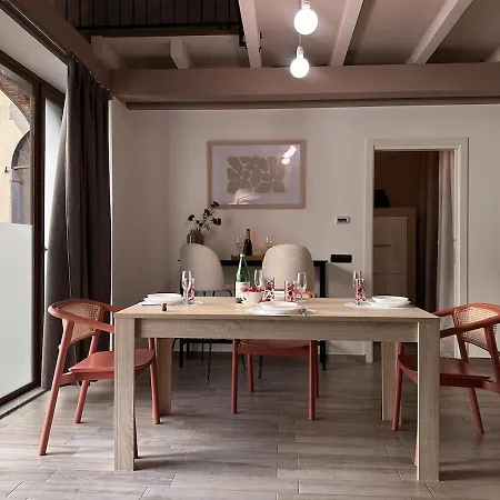 The Hangar Loft - Leonoardo, Center & Parking דירה *