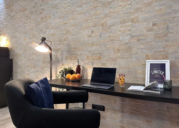 The Hangar Loft - Leonoardo, Center & Parking דירה *